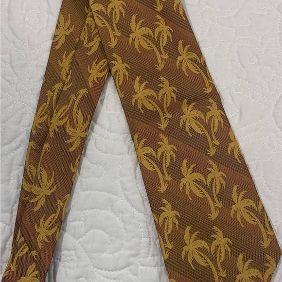 Tommy Bahama Off Island Gold Silk Tie Palm Trees. Condition is "Pre-owned". - Picture 1 of 7